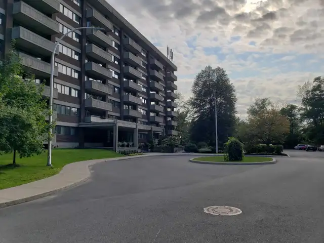 TOUT INCLUS! Grand condo 3 et 1/2 830p.ca, MEUBLÉ à louer, 1748$