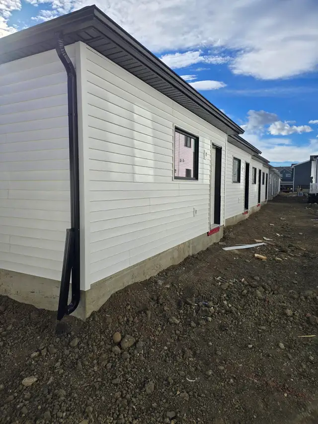 NOW HIRING: HOURLY Siding Installers