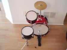 CHILD'S  DRUM SET  (  AGES 3 - 9 ) - EXCELLENT