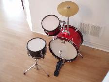 CHILD'S  DRUM SET  (  AGES 3 - 9 ) - EXCELLENT - Photo 2
