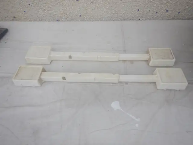 ADJUSTABLE APPLIANCE ROLLERS