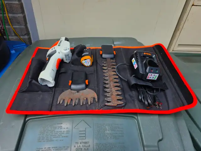 Stihl HSA26 Trimmer Kit Battery Operated Garden Sheers