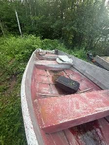 14 foot boat And trailer with a nine point 9 evenrude - Photo 3