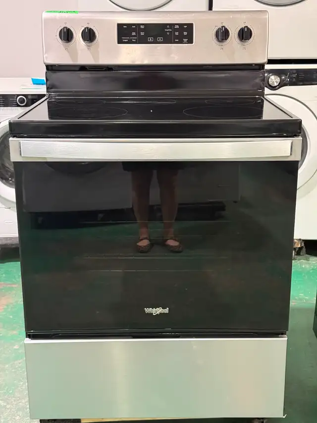 Reconditioned Whirlpool Glass Top Stove YWFE505WJZ1 (S4307) $555