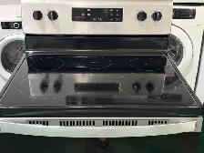 Reconditioned Whirlpool Glass Top Stove YWFE505WJZ1 (S4307) $555 - Photo 3