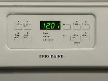 self Clean  Flat Top Stove. Clean & Works Perfectly Fine… - Photo 3