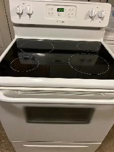 self Clean  Flat Top Stove. Clean & Works Perfectly Fine… - Photo 4