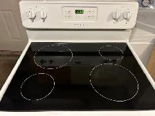 self Clean  Flat Top Stove. Clean & Works Perfectly Fine… - Photo 5