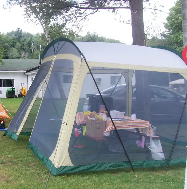 Abri de camping moustiquaire / cuisinette 10’ x 10’