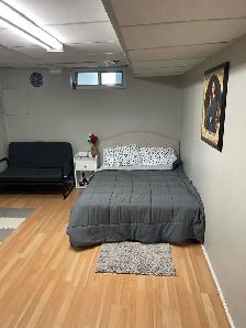 Spacious Master Bedroom - Photo 7
