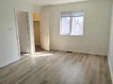 1 bright upstairs Master room- 3 min walk to UOIT in north Oshaw - Photo 2