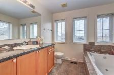 1 bright upstairs Master room- 3 min walk to UOIT in north Oshaw - Photo 3