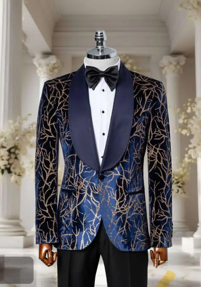 magnifique smoking bleu avec des motifs dorées ✨