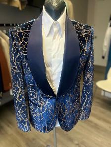 magnifique smoking bleu avec des motifs dorées ✨ - Photo 2