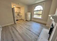 Bachelor Apartment Aug 1 - Photo 3
