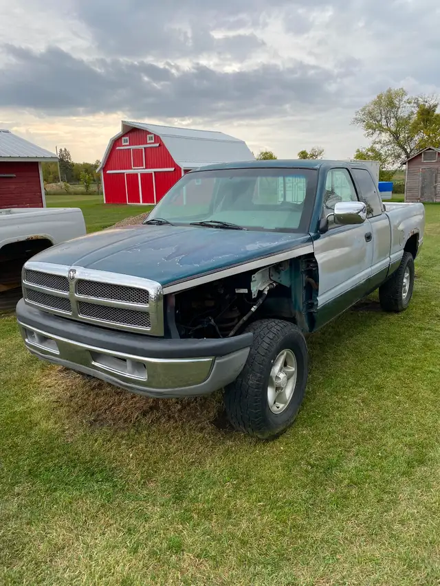 1997 Dodge 1500  4x4 Parts Truck