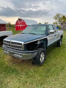 1997 Dodge 1500  4x4 Parts Truck