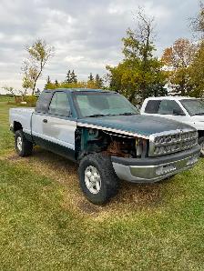 1997 Dodge 1500  4x4 Parts Truck - Photo 2