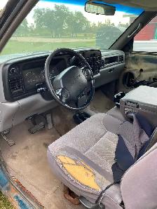 1997 Dodge 1500  4x4 Parts Truck - Photo 4