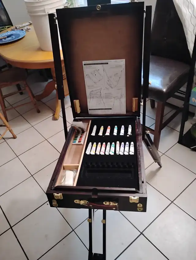Italian art easel