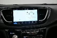 2025 Chrysler Pacifica Limited Leather, Sunroof, Captains Chairs - Photo 6