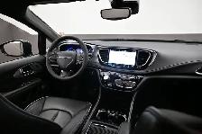 2025 Chrysler Pacifica Limited Leather, Sunroof, Captains Chairs - Photo 25