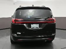 2025 Chrysler Pacifica Limited Leather, Sunroof, Captains Chairs - Photo 35