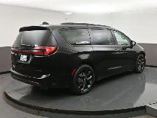 2025 Chrysler Pacifica Limited Leather, Sunroof, Captains Chairs - Photo 36