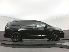 2025 Chrysler Pacifica Limited Leather, Sunroof, Captains Chairs - Photo 39
