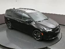 2025 Chrysler Pacifica Limited Leather, Sunroof, Captains Chairs - Photo 46