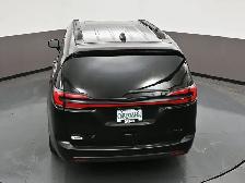 2025 Chrysler Pacifica Limited Leather, Sunroof, Captains Chairs - Photo 51