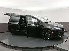 2025 Chrysler Pacifica Limited Leather, Sunroof, Captains Chairs - Photo 55