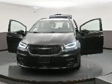 2025 Chrysler Pacifica Limited Leather, Sunroof, Captains Chairs - Photo 56
