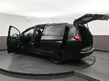 2025 Chrysler Pacifica Limited Leather, Sunroof, Captains Chairs - Photo 59