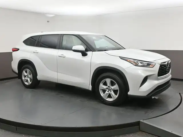 2023 Toyota Highlander LE AWD, HEATED SEATS, BACKUP CAMERA & MOR