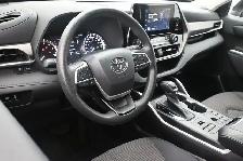 2023 Toyota Highlander LE AWD, HEATED SEATS, BACKUP CAMERA & MOR - Photo 5