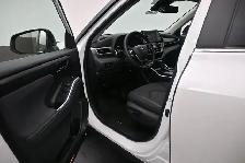 2023 Toyota Highlander LE AWD, HEATED SEATS, BACKUP CAMERA & MOR - Photo 13