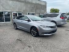 2015 Chrysler 200 S - Photo 3