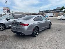 2015 Chrysler 200 S - Photo 4