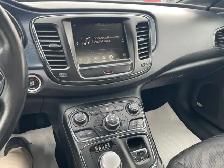2015 Chrysler 200 S - Photo 9
