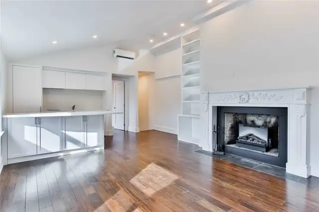 Stunning 2 Bedroom   1.5 Bath in The Beach | Steps to the Lake