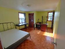 Room for Student - Photo 2