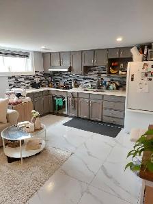 Beautiful 1 bedroom apt steps to Lawrence west subway station - Photo 4