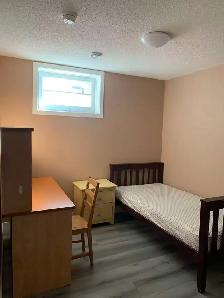 Spacious basement Room in Banff Trail close to UC/SAIT - Photo 2