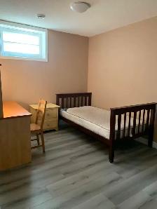 Spacious basement Room in Banff Trail close to UC/SAIT - Photo 3