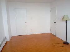 Spacious Master Bedroom, Private Balcony & Walk-In Closet – Etob - Photo 5