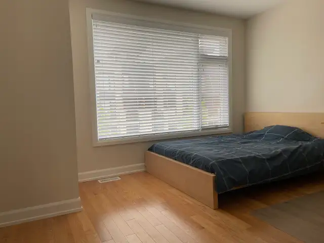 Room with Private Bath, Near Ottawa Universities & Hospitals