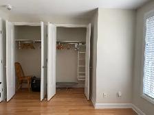 Room with Private Bath, Near Ottawa Universities & Hospitals - Photo 4