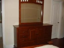 IT'S A SOLID WOOD QUEEN SIZE BED 5 PIECE BEDROOM SET ALMOST NEW! - Photo 4