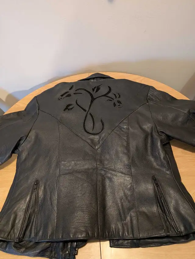 Mint Condition Leather Ladies Leather Jacket